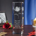 Kryształ 3D z motywem róży jako prezent na urodziny
