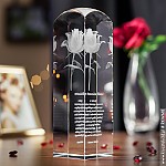 Kryształ 3D z wygrawerowanym motywem Róża 3D jako prezent na urodziny