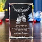 Kryształ 3D z wzorem butków dziecka w statuetce 10x7x4 cm jako najlepszy prezent na Baby Shower