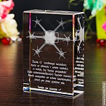 Kryształ 3D z wzorem drona jako oryginalny prezent na urodziny