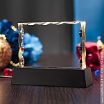 Ozdobna statuetka 12x9x3 cm ze świecącą podstawką LED