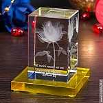 Róża 3D na szklanej, malowanej podstawce