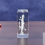 Statuetka szklana z wygrawerowanym Drzewkiem Miłości 3D - widok z boku