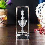 Widok z boku na Kryształ 3D z wzorem różańca i kielicha ze zdjęciem w statuetce 15x12x5 cm