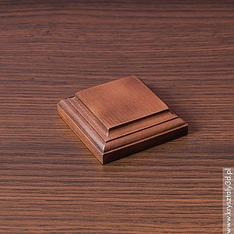 : Podstawka drewniana 5x5 cm brązowa, frez klasyczny Podstawka drewniana 5x5 cm brązowa, frez klasyczny