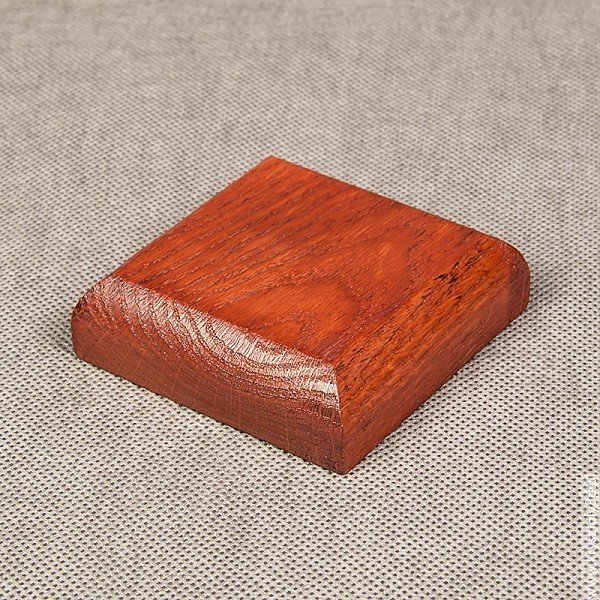 Podstawka drewniana 6x6 cm kolor mahoń, frez zaokrąglony - miniaturka