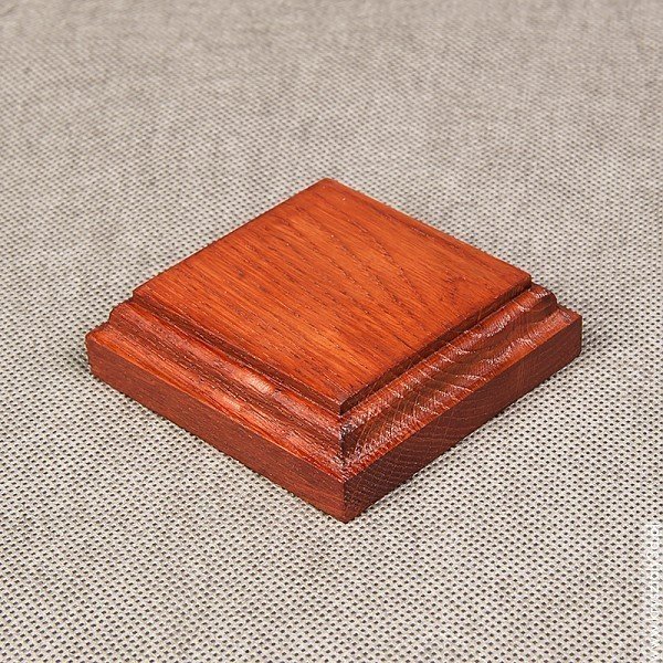 Podstawka drewniana 6x6 cm kolor mahoń, frez klasyczny - miniaturka