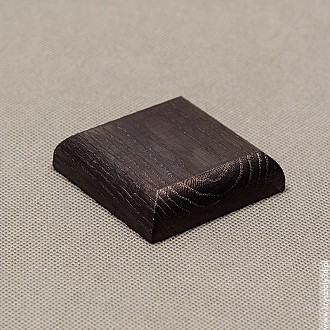 : Podstawka drewniana 5x5 cm kolor heban, frez zaokrąglony Podstawka drewniana 5x5 cm kolor heban, frez zaokrąglony